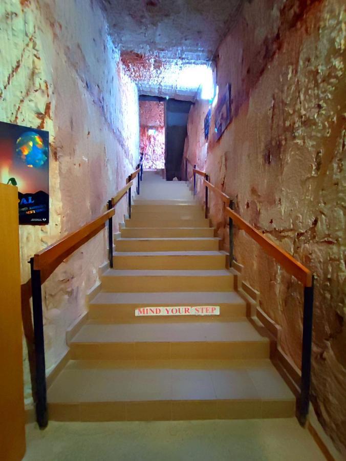 Radeka Downunder Underground Motel Coober Pedy Exterior photo