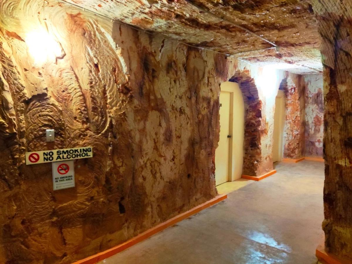 Radeka Downunder Underground Motel Coober Pedy Exterior photo