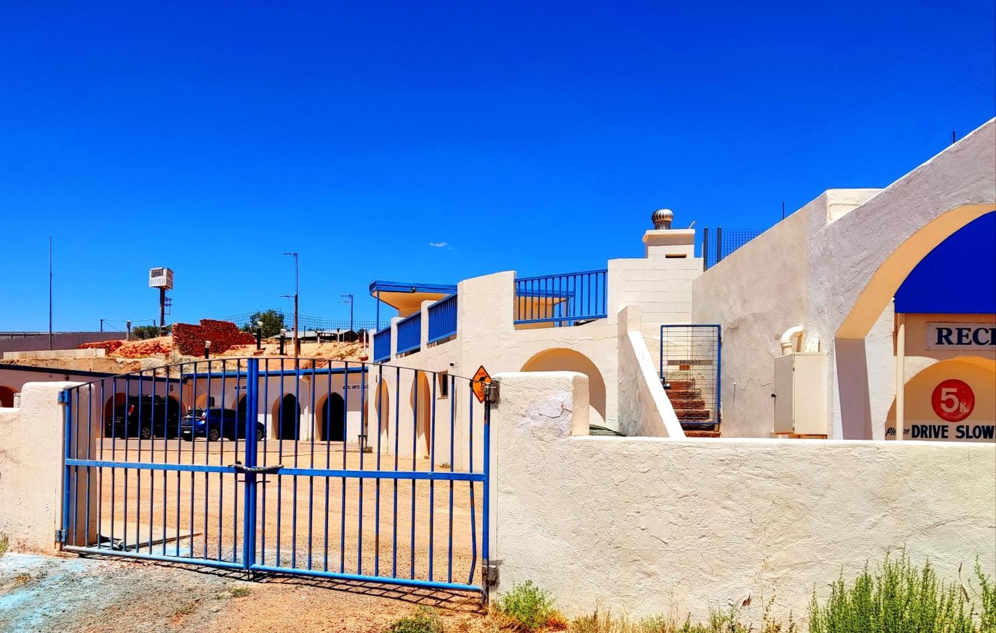 Radeka Downunder Underground Motel Coober Pedy Exterior photo