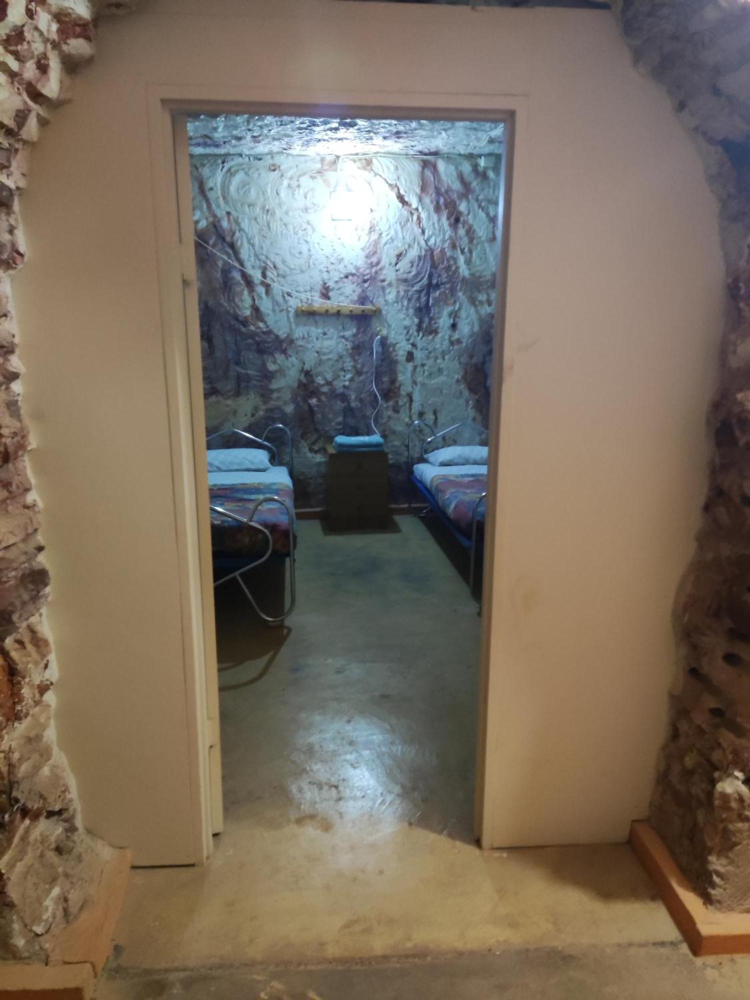 Radeka Downunder Underground Motel Coober Pedy Exterior photo