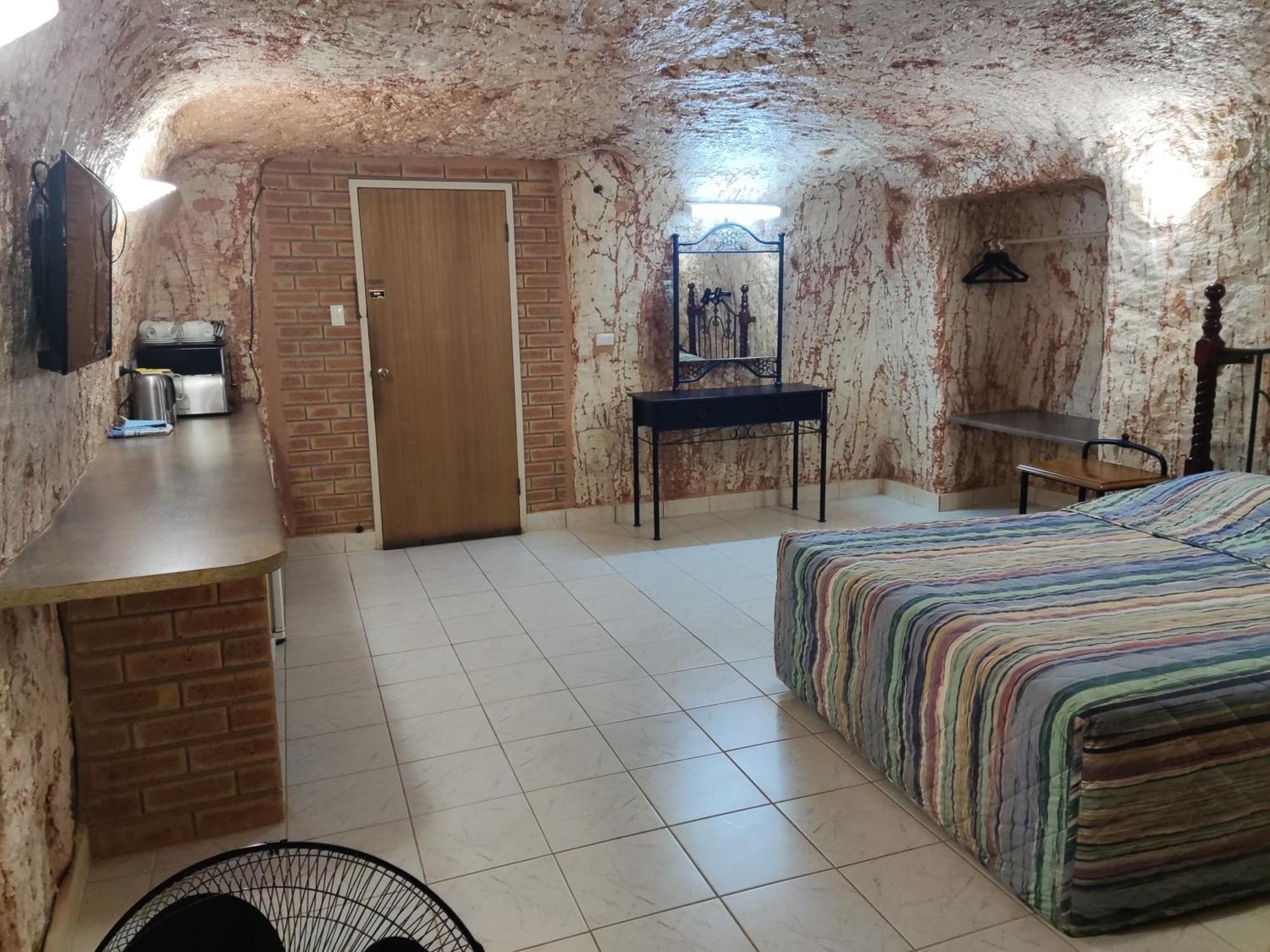 Radeka Downunder Underground Motel Coober Pedy Exterior photo