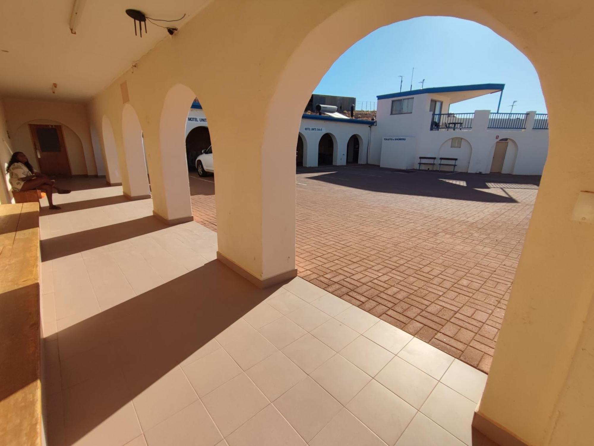 Radeka Downunder Underground Motel Coober Pedy Exterior photo