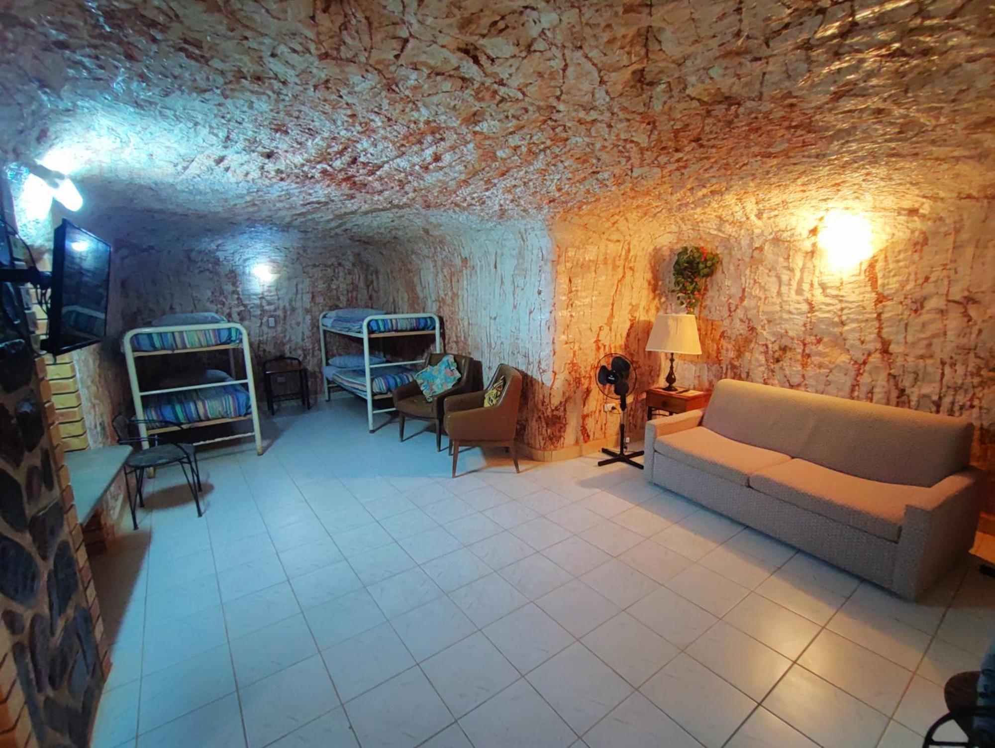 Radeka Downunder Underground Motel Coober Pedy Exterior photo