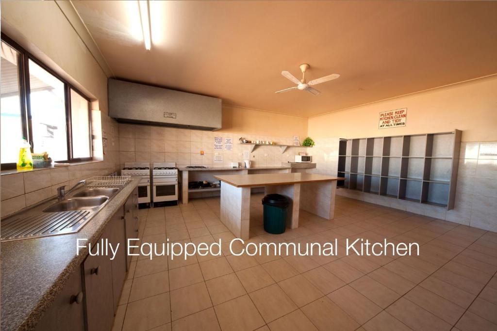Radeka Downunder Underground Motel Coober Pedy Room photo