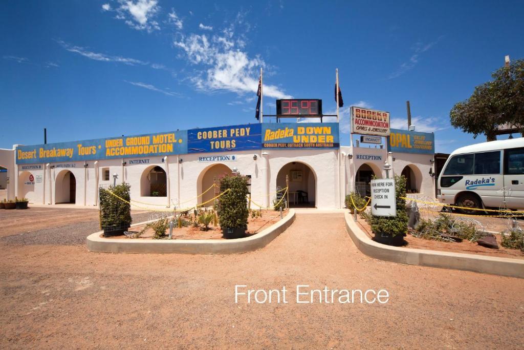 Radeka Downunder Underground Motel Coober Pedy Exterior photo