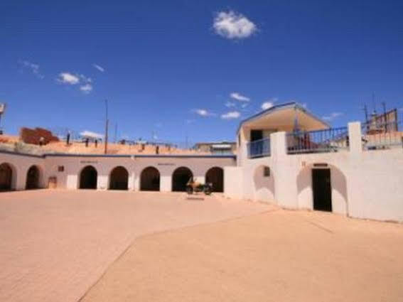 Radeka Downunder Underground Motel Coober Pedy Exterior photo